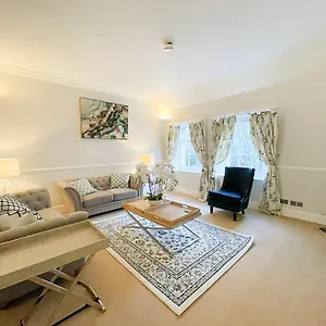 Sophisticated 3br With Garden, Quiet New Town Lane Apartment Edinburgh