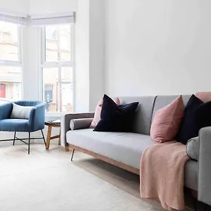 Charming 3 Bedroom Townhouse Apartment Belfast