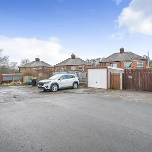Holiday home 3-bed, Sleeps 6, Near M1/m62, Morley (West Yorkshire)
